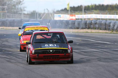 Placeringen i 1. heat: Steffen Sylvest, Henrik Nøhr og Carsten Hansen ved starten af langsiden.